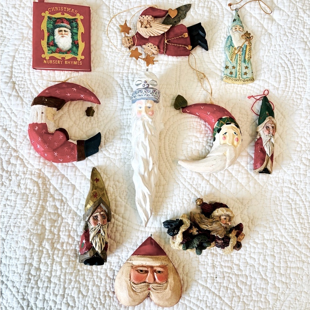 Holiday ornaments set/10 includes Boyd’s Bears resin Santa. ❣️